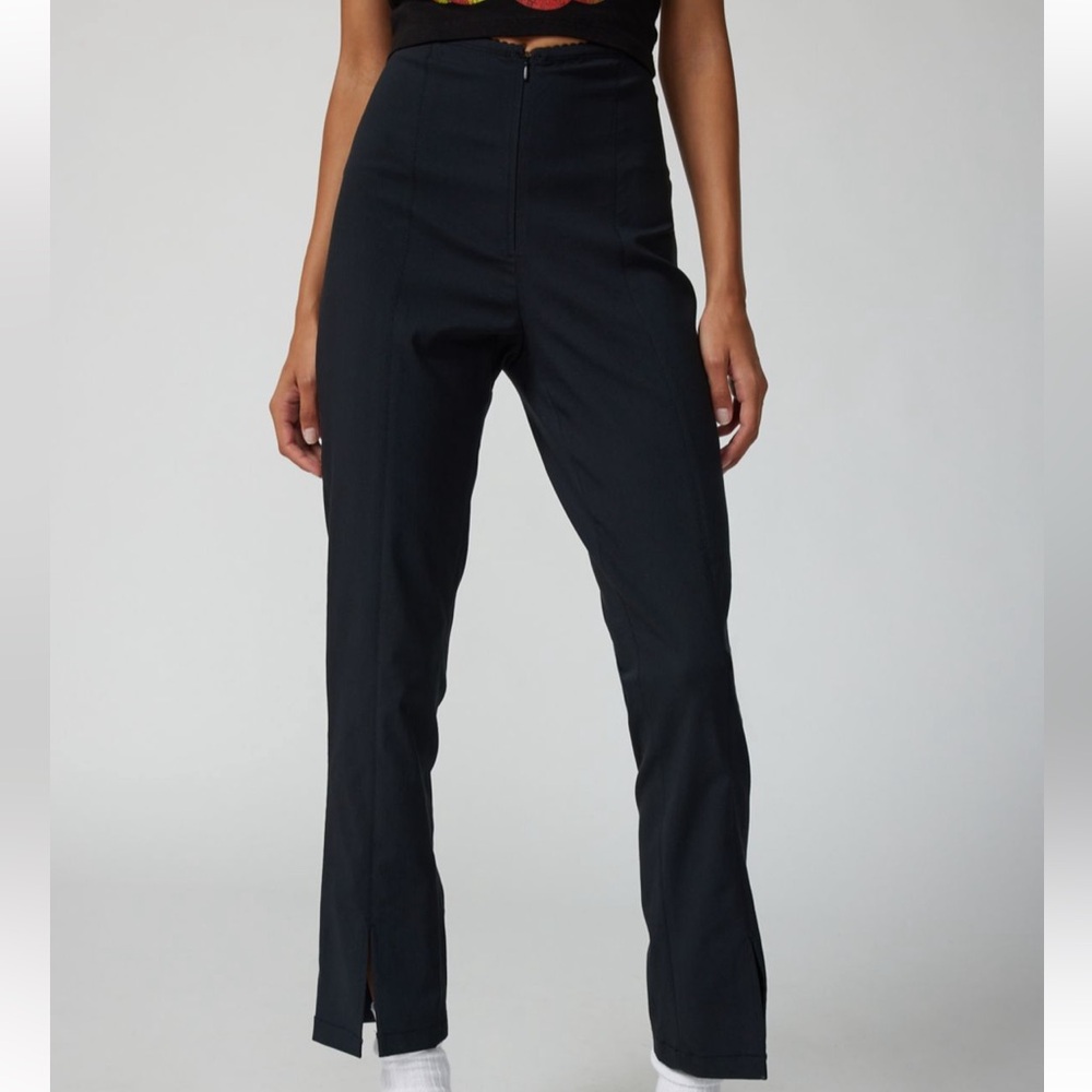 NWT! UO Urban Outfitters Farrah Cropped Trouser Split Hem Pants in Black - 2
